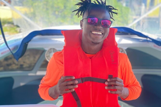2 Hours Sip and Snorkeling Experience in Bahamas - Snorkeling on the reef: what “guided and safe for everyone” means in practice