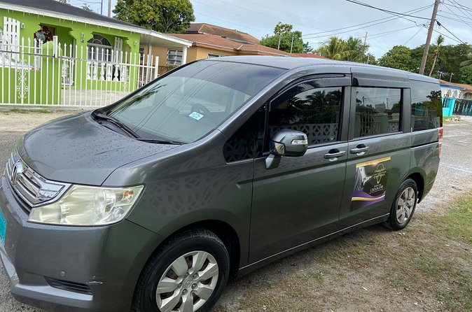 Airport Transfers & Charters - The ride: Air-conditioned comfort that actually starts your vacation