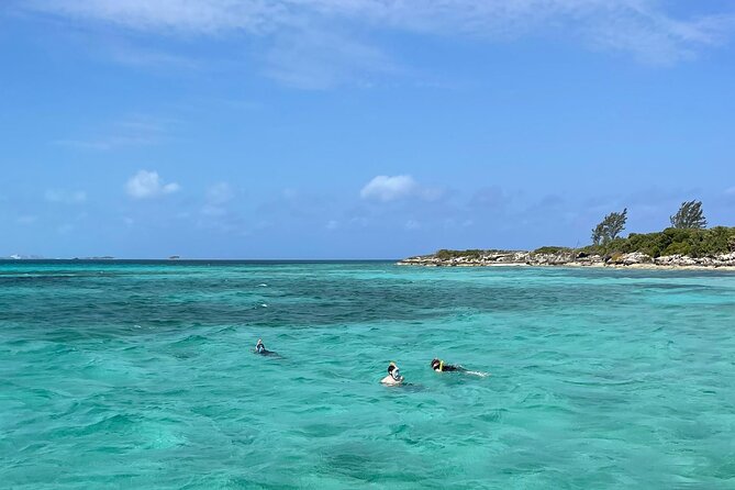 All Inclusive 4- Hours Private Charter - The “views first” cruising plan: Atlantis, Bahamar, and more