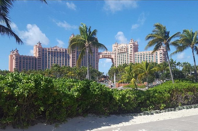 Atlantis & Paradise Island Private Transportation - Junkanoo Museum and the National Art Museum: culture without the museum fatigue