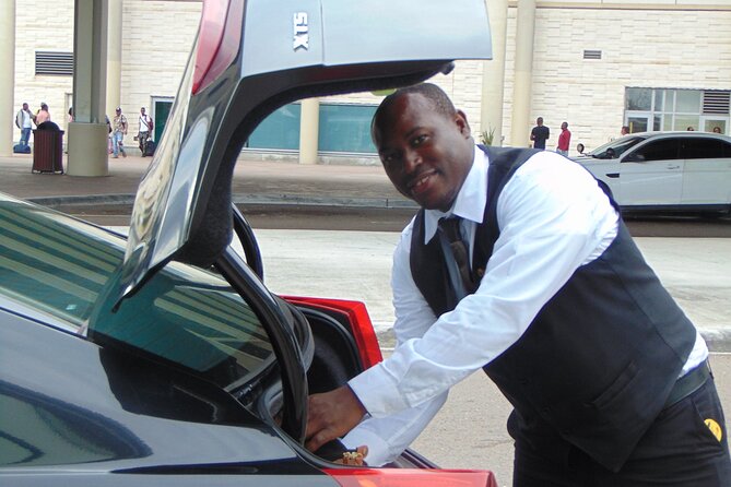 Bahamas Airport Transportation w/Free Grocery Stop-1 Way Private - Private ride details: flat fee value and group size reality