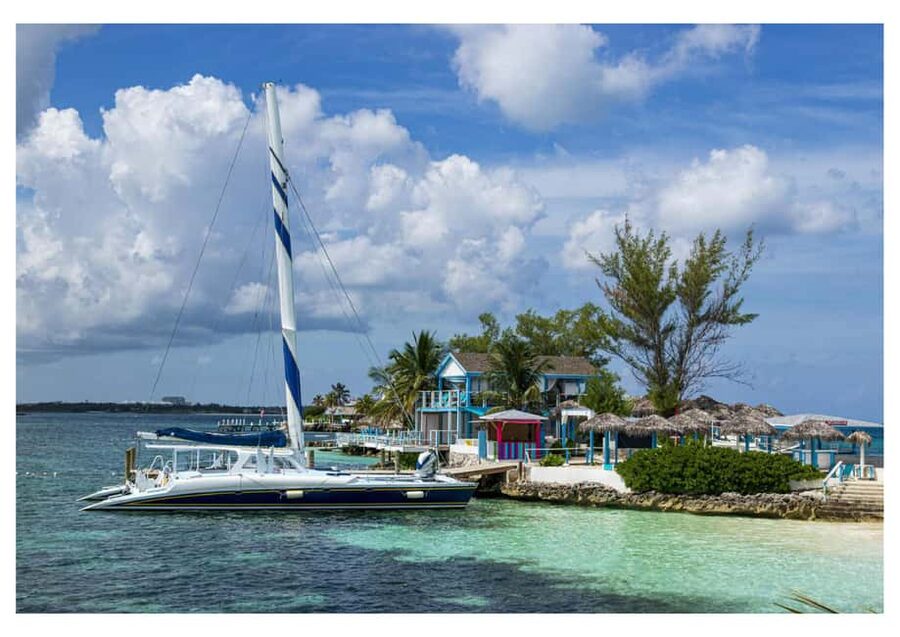 Bahamas: Swimming Pigs & Snorkeling Cruise with Lunch & Rum - Getting on board at Margaritaville (and staying relaxed)