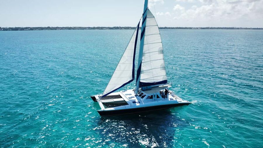 Bahamas: Swimming Pigs & Snorkeling Cruise with Lunch & Rum - Lunch on board and the rum bar: how they keep the day moving