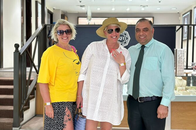 Champagne and Diamond Shopping Experience in Downtown, Bahamas - Price and Value: Is $25 Worth It?