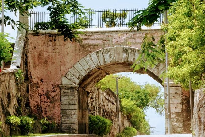 City Sight Seeing with Wine, Rum Cake and Conch Fritter Samples - Key things that make this Nassau tour work