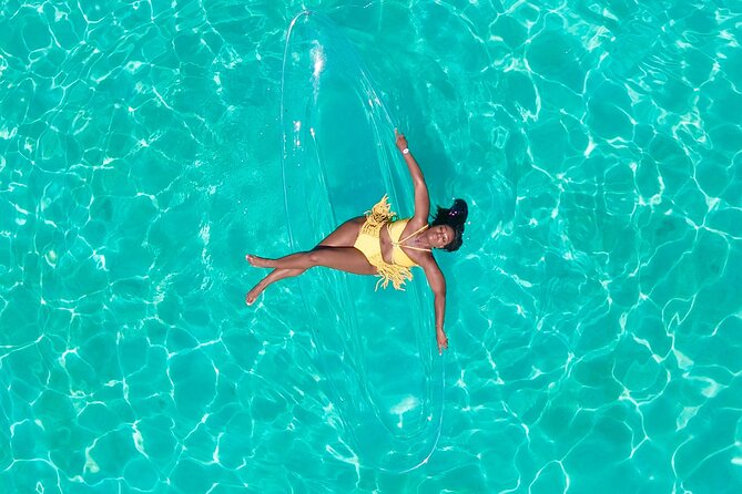 Clear Kayak Photoshoot in Nassau ,Bahamas. - Arriving on Junkanoo Beach without wasting time