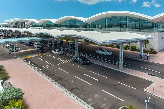 Direct Private Airport Transfer four or more Persons (one way) - Price and Value in Nassau: What You Pay, What You Avoid, What Might Cost Extra