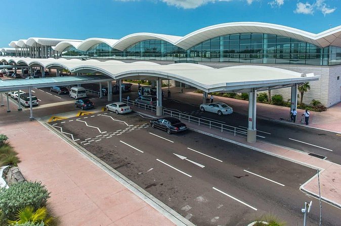 Direct Private Airport Transfer four or more Persons (one way) - Getting to Your Hotel or Airbnb: Anywhere in Nassau, Straight From NAS