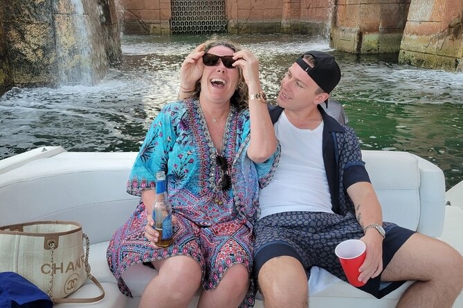 Exotic half day private charters to Rose Island, Pigs and Turtles - What’s Included for the Ride: Snacks, Water, and Unlimited Bahama Mamas