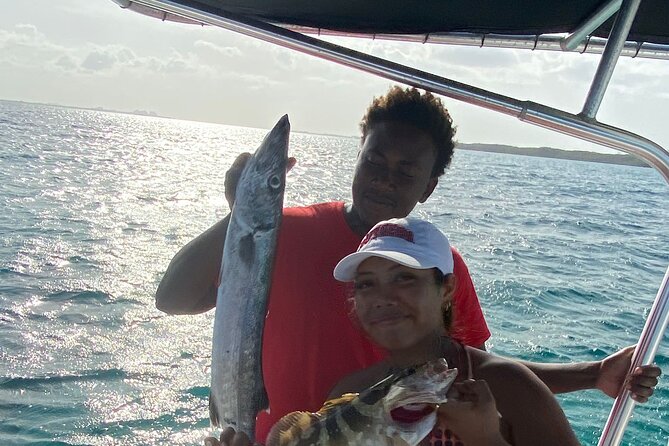 Half Day Pigs Turtles Reef and Ship Wreck Snorkeling - Fort Montague start: get your bearings fast and enjoy the harbor views