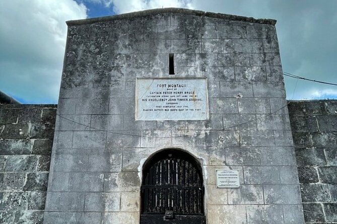 Island Tour,Beach & Lunch stop at Fish fry in Nassau Bahamas - Fort Montagu and Fort Fincastle: Beaches, Conch Bites, and Queen Staircase Views