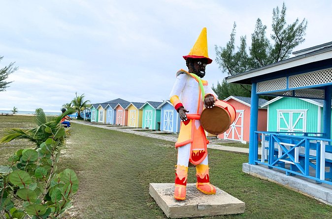 Junkanoo Village Beach Club with Lunch - Straw market time: a quick local touch you can actually use