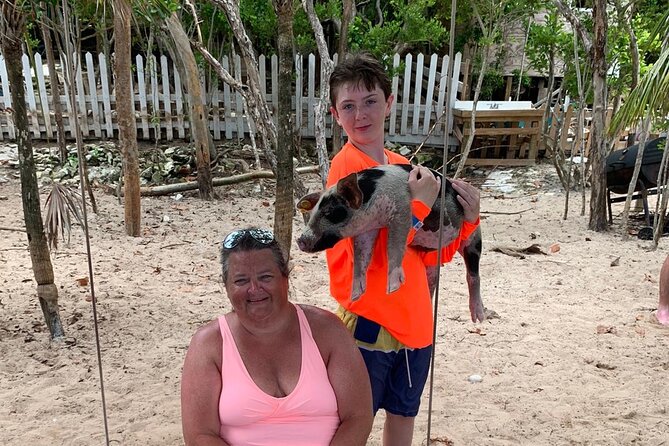 Luxury Catamaran Cruise: Sip, Sail, Snorkel, and Swim with Pigs! - Stop 1: Paradise Island Cruise That Sets the Day’s Tempo