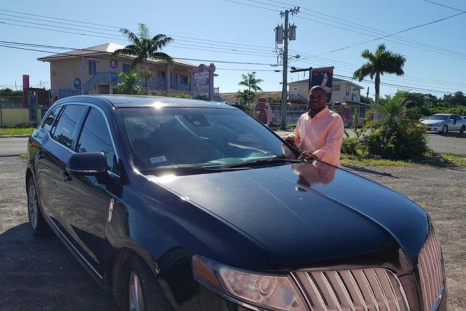 Luxury MKT Town Car Private Roundtrip Transfer - What this Nassau transfer is really for
