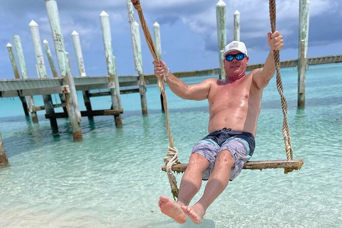 Nassau: 3 islands Pigs,Turtles,Snorkel & Beach Club with lunch - Stop 2 with Nassau swimming pigs at Athol Island
