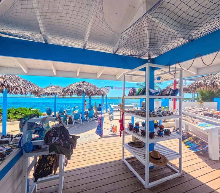 Nassau: Beach Day at SunCay incl. Lunch - Boat Tour - Water toys and the ocean: how kayaks and paddle boards change the day