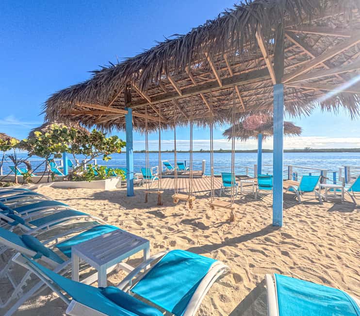 Nassau: Beach Day at SunCay incl. Lunch - Boat Tour - Getting there from Nassau: Elizabeth on Bay to SunCay by boat