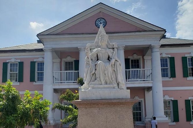Nassau City Tour: 7 Attractions in the Bahamas - Stop 3: Atlantis on Paradise Island, quick inside time, good photo moments