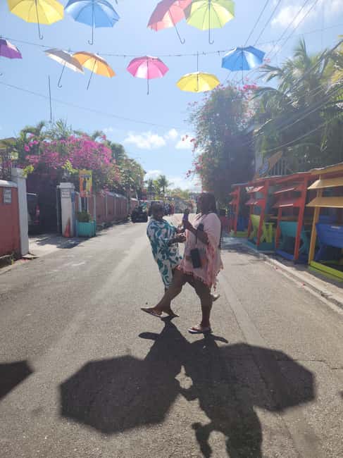 Nassau: Electric Bus Tour with Food & Drink Samples - Arawak Cay and Fort Charlotte, the look of Nassau beyond the postcard