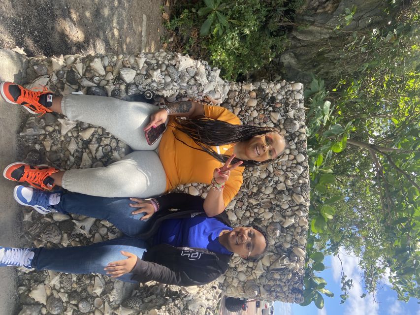 Nassau: Historic City Tour with Drink and Food Tasting - Arawak Cay Fish Fry: Conch Fritters, Goombay Punch, and That First Smell