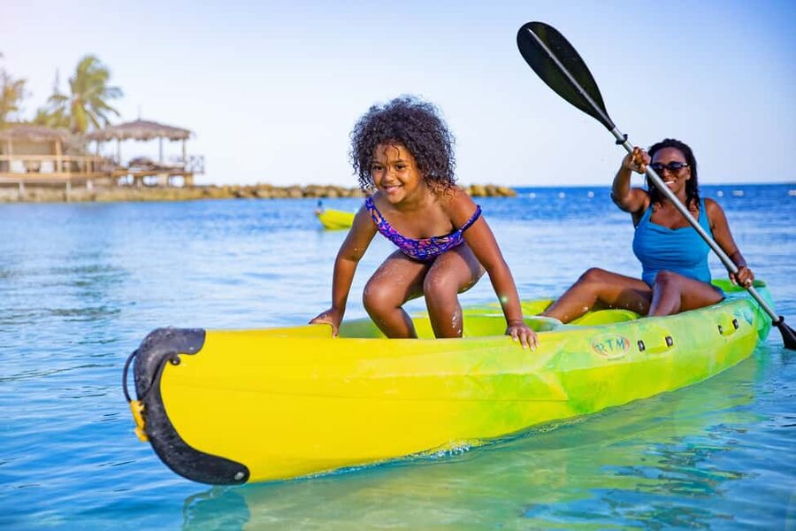 Nassau: Pearl Island Beach Day Trip and Cruise with Lunch - Drinks, lockers, and the credit-card only rule