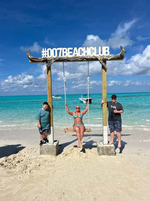 Nassau: Pigs, Snorkel, Turtles, Lunch, Private Beach Club - Green Cay turtle watching with a short sightseeing window