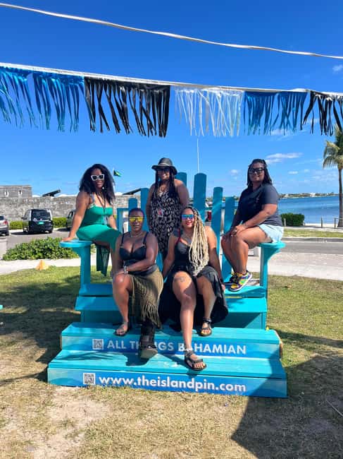 Nassau: Private City Highlights Tour - Art and landmarks you may pass by: Government House and galleries