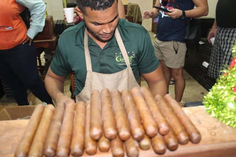 Nassau: Private Rum Reggae and Rhythms Tour - A 4-hour Nassau sampler of rum, cigars, and reggae vibes