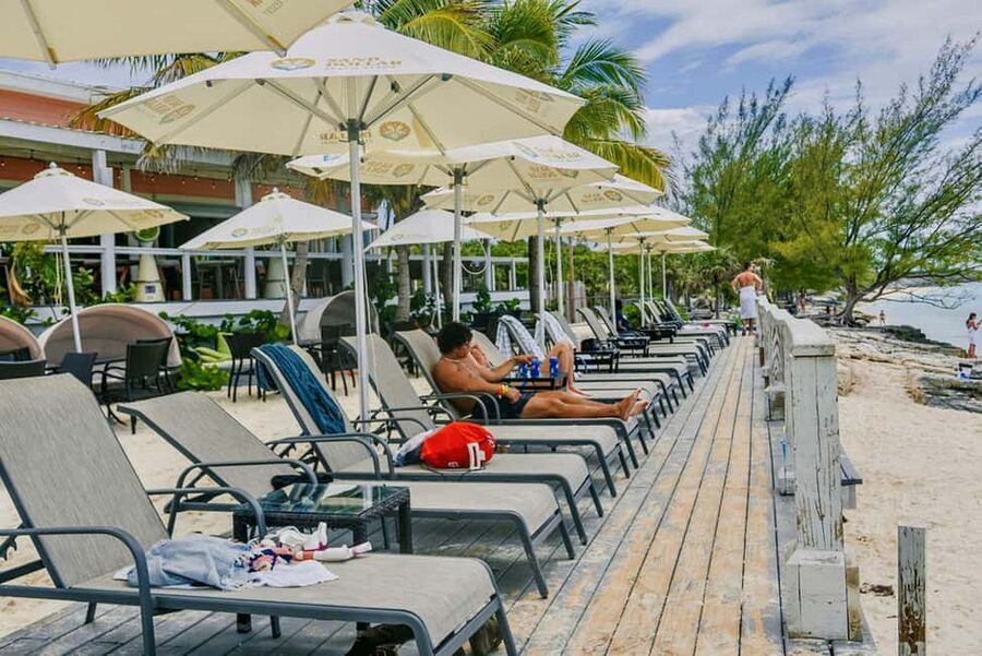 Nassau: Rose Island Swimming Pigs and Beach Day Group Tour - The boat ride back and how to keep your day stress-free