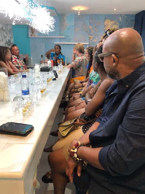 Nassau: Rum Cocktails and Fritter Making Experience - Meeting in front of the Queen Victoria Statue, then moving to the tasting room
