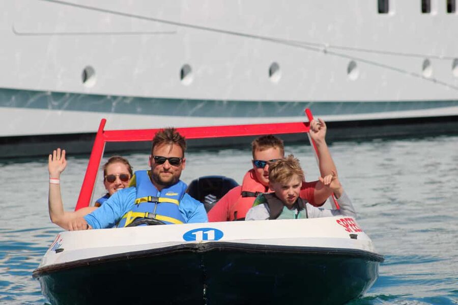Nassau: Self-Drive Speedboat Ride and Pig Swimming Encounter - Anthol Island Arrival: Pig Feeding, Swimming, and Real Animal Etiquette