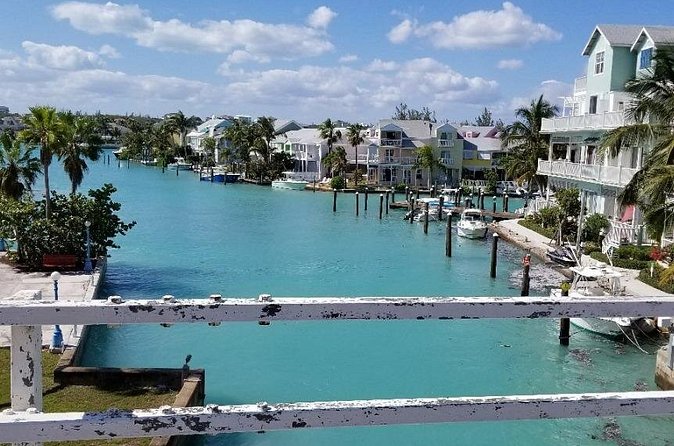 Nassau Shore Excursion: Sightseeing and Snorkeling Tour - Graycliff Chocolatier and the mini straw market: shopping, but with a schedule