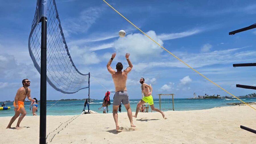Nassau: Swimming Pigs, Snorkeling, Lunch, & Beach Boat Tour - Photo and Video Package: The Quiet Money-Saver