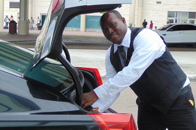 One Way Private Bahamas Airport Transportation with Free Wifi - The optional 30-minute grocery or liquor stop, and how not to miss it