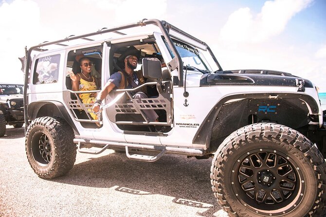 Pirate Jeep Sightseeing Adventure! - Entering Nassau from the best angle: your own pirate jeep rhythm