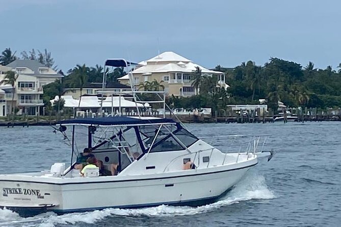 Private 38' Defender Sportfishing/Swim with Pigs in Nassau - Rose Island Reef + Fishing in One Private 4-Hour Slot