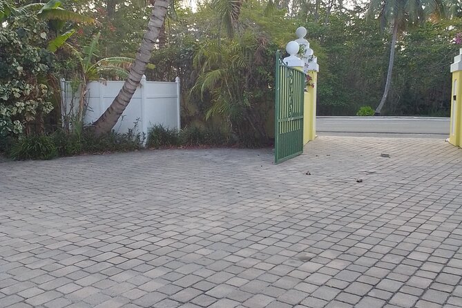 Private Airport Transfers Bahamar, Paradise Isld Airbnbs, Nassau. - Price and value: $35 per person, and what you do and don’t pay for