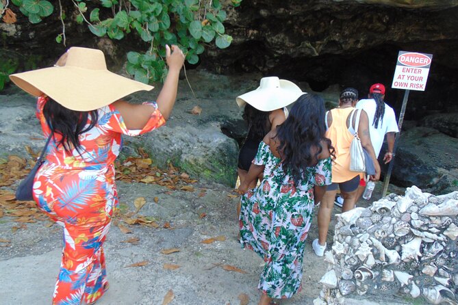 Private Guided Island Tour in Nassau Bahamas -Free Wifi & Drinks - John Watling’s Distillery: local spirits, guided tasting, and a fun break