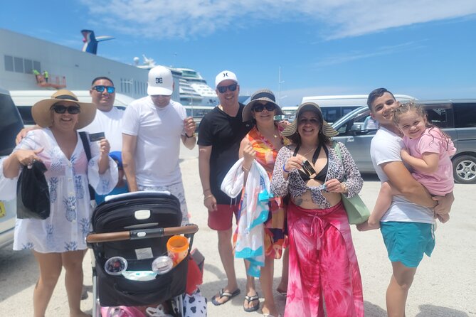 Private Guided Tour Around Nassau, The Bahamas - Stop 3: Paradise Island, Atlantis chair photos and resort strolls