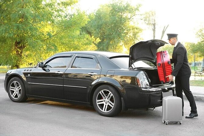 Private One-way Transfer Lynden Pindling Airport To Nassau - First Minute to Final Drop-Off: How the Transfer Actually Works