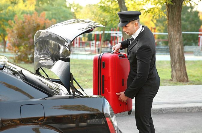 Private One-way Transfer Lynden Pindling Airport To Nassau - The Ride Itself: Comfort, Safety, and Luggage Handling
