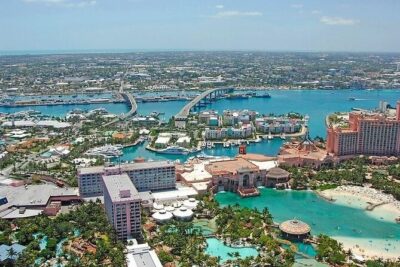 Private Roundtrip Minivan Airport Transfer to Paradise Island