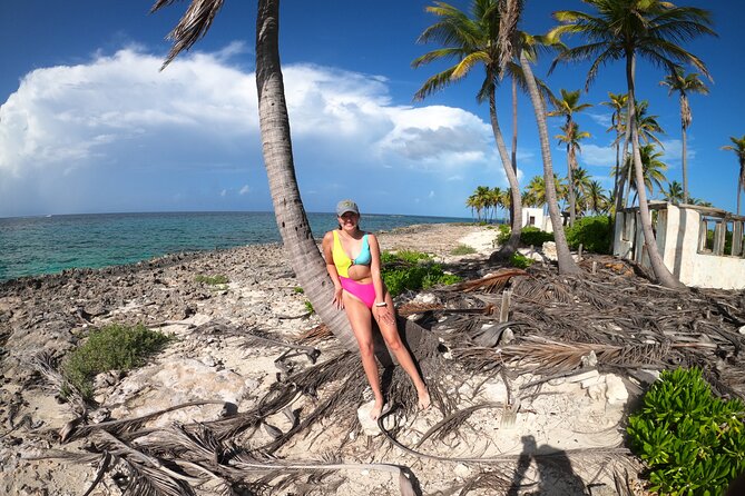 Rose Island Adventure: Turtle, Swim and Snorkel - Rose Island in 1 hour: beach bar, music, volleyball, and pigs
