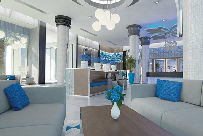 Round trip Airport (LPIA) to Atlantis, Comfort Suites, Warrick, Harbourside, RIU - Your ride setup: private group, chauffeured comfort, and WiFi
