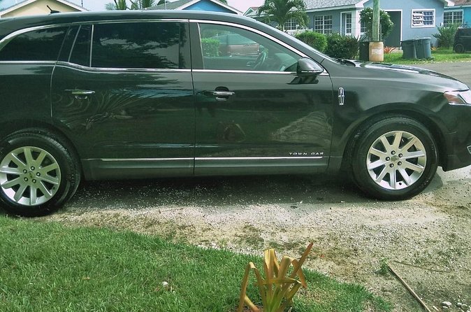 Round trip Airport Private Transfer (Nassau Limousine) - The ride to your hotel: comfort, air-conditioning, and less friction