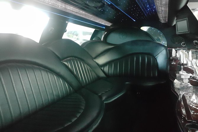 Round Trip Nassau Airport ARRIVAL (NASSAU LIMOUSINE) - Why a prebooked Nassau limousine beats the taxi squeeze