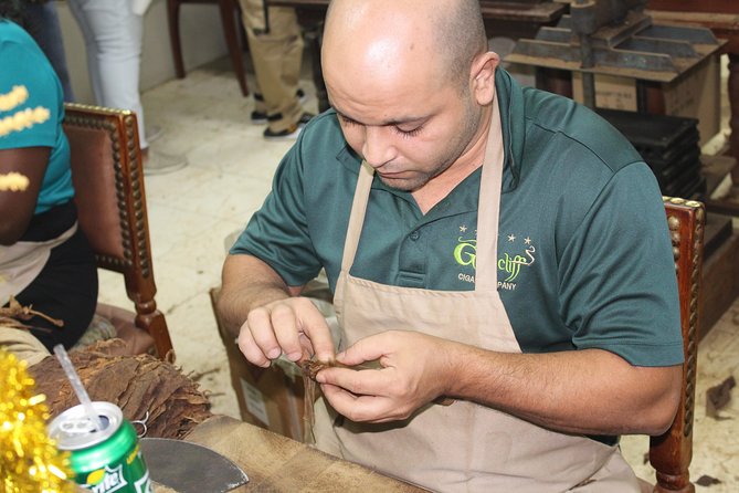 Rum Reggae and Rhythms Tour: Dancing and Cocktails - Graycliff Cigar Company: Hand-Rolling Craft Without the Stuffiness