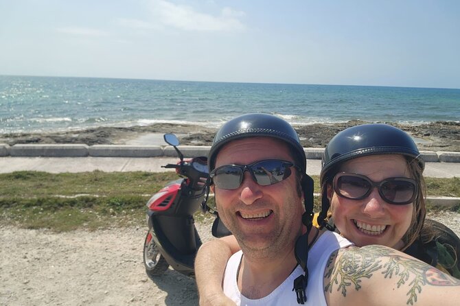 Scooter Rental Nassau - Entering Nassau: meeting at Tourism Police Station on Woodes Rodgers Walk