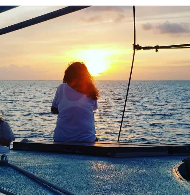 Sunset Cruise In Paradise - Sunset Hour Around Paradise Island: When the Timing Lines Up